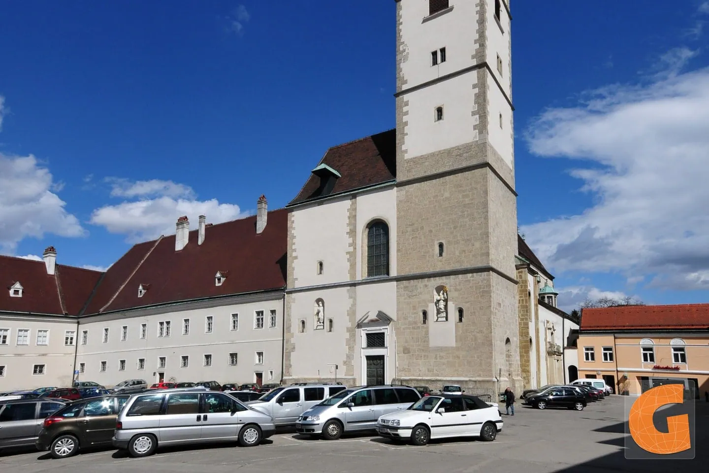 St. Pölten civic centre and Traisen greenway Walk